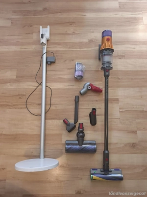 Dyson V12 Detect Slim Absolute kabelloser Staubsauger mit Ladestation gereinigt