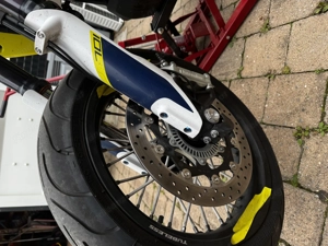 Husqvarna 701 Supermoto Bild 5