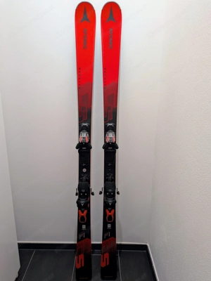 Ski der Marke Atomic
