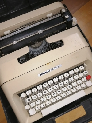 Olivetti Kofferschreibmaschine