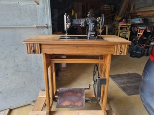 Funktionstüchtige Nähmaschine für Liebhaber Bild 2