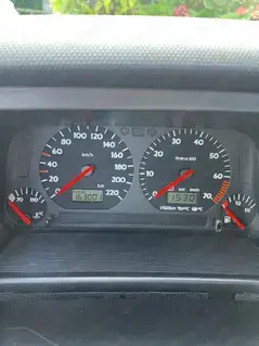 VW Golf Cabriolet in Rot Bild 3