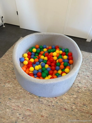 Bällebad inklusive Bälle