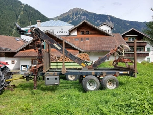 Forstanhänger mit Hiab 560Z Kran  Bild 3