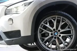 BMW X1 xDrive 20i Aut. Allrad *Pickerl NEU *Service NEU *wenig KM !!! *sofort verfügbar Bild 10