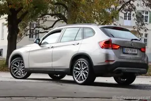 BMW X1 xDrive 20i Aut. Allrad *Pickerl NEU *Service NEU *wenig KM !!! *sofort verfügbar Bild 4