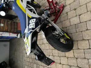 Husqvarna 701 Supermoto Bild 7