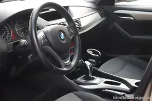 BMW X1 xDrive 20i Aut. Allrad *Pickerl NEU *Service NEU *wenig KM !!! *sofort verfügbar Bild 8