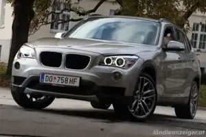 BMW X1 xDrive 20i Aut. Allrad *Pickerl NEU *Service NEU *wenig KM !!! *sofort verfügbar Bild 2