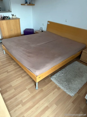 Bett massiv mit Lattenrost sehr gepflegt  Bild 3