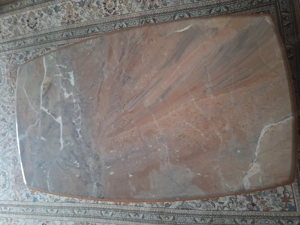 Stabiler Tisch mit Marmorplatte Bild 2