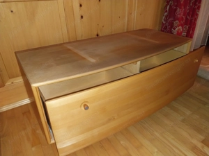 Fernsehschrank mit großer Schublade