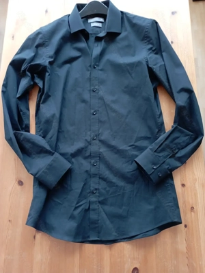 Schwarzes Herrenhemd, Gr. 37