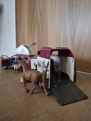 Schleich Abenteuer-Auto mit Anhänger und Pferd Bild 2