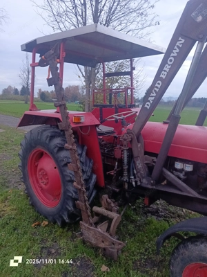 Traktor David Brown 880 mit Frontlader Bild 2