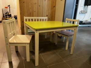 Kindersitzgruppe in weiß mit bunten Flächen Bild 3