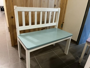 Kindersitzgruppe in weiß mit bunten Flächen Bild 5