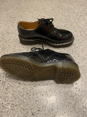Dr. Martens Lackschuhe schwarz - Damen Gr. 37 (4) - wie NEU! Bild 4