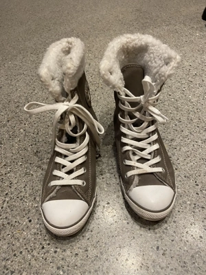 Converse Winter-Damenstiefel mit Fell gefüttert - Gr. 38 - beige-grau - flache Sohle 