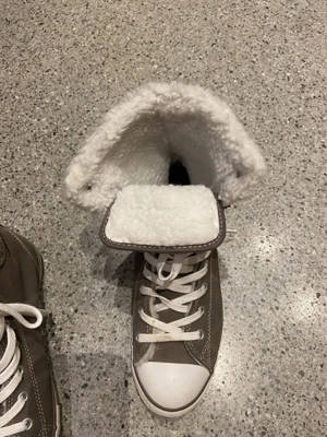 Converse Winter-Damenstiefel mit Fell gefüttert - Gr. 38 - beige-grau - flache Sohle  Bild 5