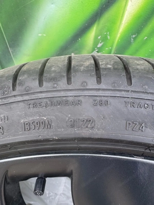 Original Überturbine Felgen Tesla Performance Bild 4