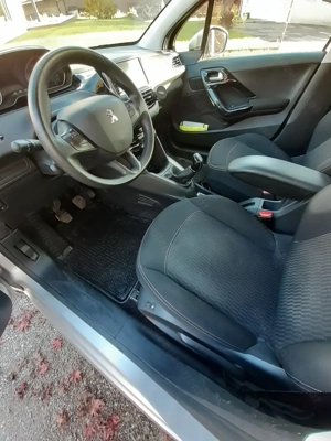 Peugeot 208 PureTech Bild 5