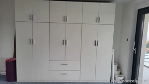 Kleiderschrank