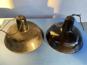 Leuchten 3 originale vintage Industry- Werkstattleuchten aus emailliertem Stahl. Bild 2