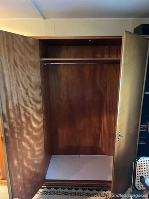 Kleiderschrank Bild 4