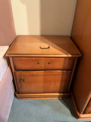 2 Nachtkästchen Bild 2