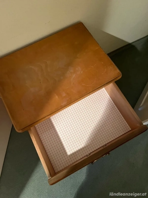 2 Nachtkästchen Bild 3