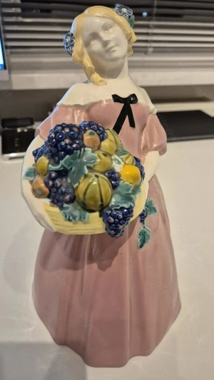 Sammlerstück "Krinoline - Herbstmädchen"  Gmundner Keramik Bild 5