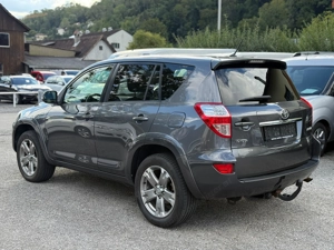 Toyota Rav Diesel Aut. Allrad TÜV NEU Bild 4