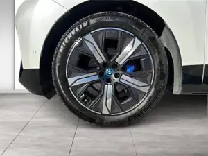 BMW iX xDrive40 I20 XE2 Sportpaket Head-Up HK HiFi Bild 11