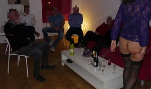 PARTY: abhängen + Muschizeichnen