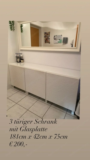 3 Türiger Schrank mit Glasplatte weiss