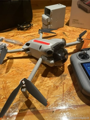 DJI Mini 4 Pro Fly More Combo (RC2) Garantie Bild 3