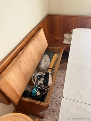 Eckbank mit Tisch und 2 Stühlen Bild 2