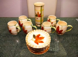 Keramik, Handbemahlte Tassen und Blumenvase, 13 Teile