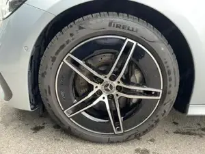 Mercedes-Benz E 300 de 4MATIC T-Modell mit EQ Hybrid Technologie AMG Bild 4