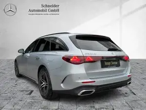 Mercedes-Benz E 300 de 4MATIC T-Modell mit EQ Hybrid Technologie AMG Bild 10