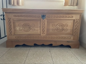 Massive Holztruhe Bild 2