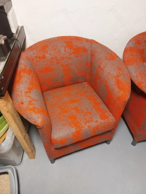 2x rote Polstersessel