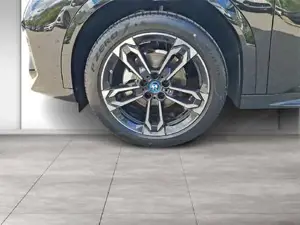 BMW iX2 eDrive20 *0,99% Fixzins Leasing* M Sportpaket // Anhängerkupplung // Bild 7