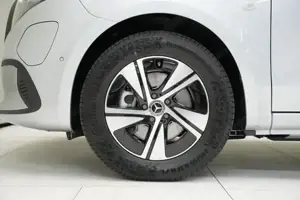 Mercedes-Benz eVito 129 Tourer PRO Lang SpurH ACC KlimaA SpurW Bild 5