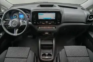 Mercedes-Benz eVito 129 Tourer PRO Lang SpurH ACC KlimaA SpurW Bild 8