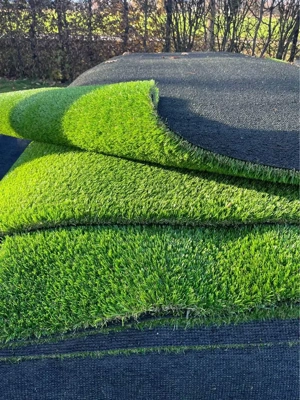 295 x 275cm (8,11m2) Hochwertiger Sport Kunstrasen Neuware (Restposten) Bild 3