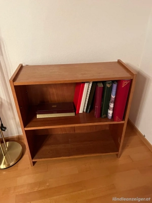 Bücherregal