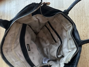 Guess Handtasche schwarz Kunstleder gesteppt Bild 3