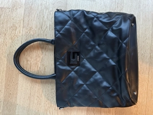 Guess Handtasche schwarz Kunstleder gesteppt Bild 5